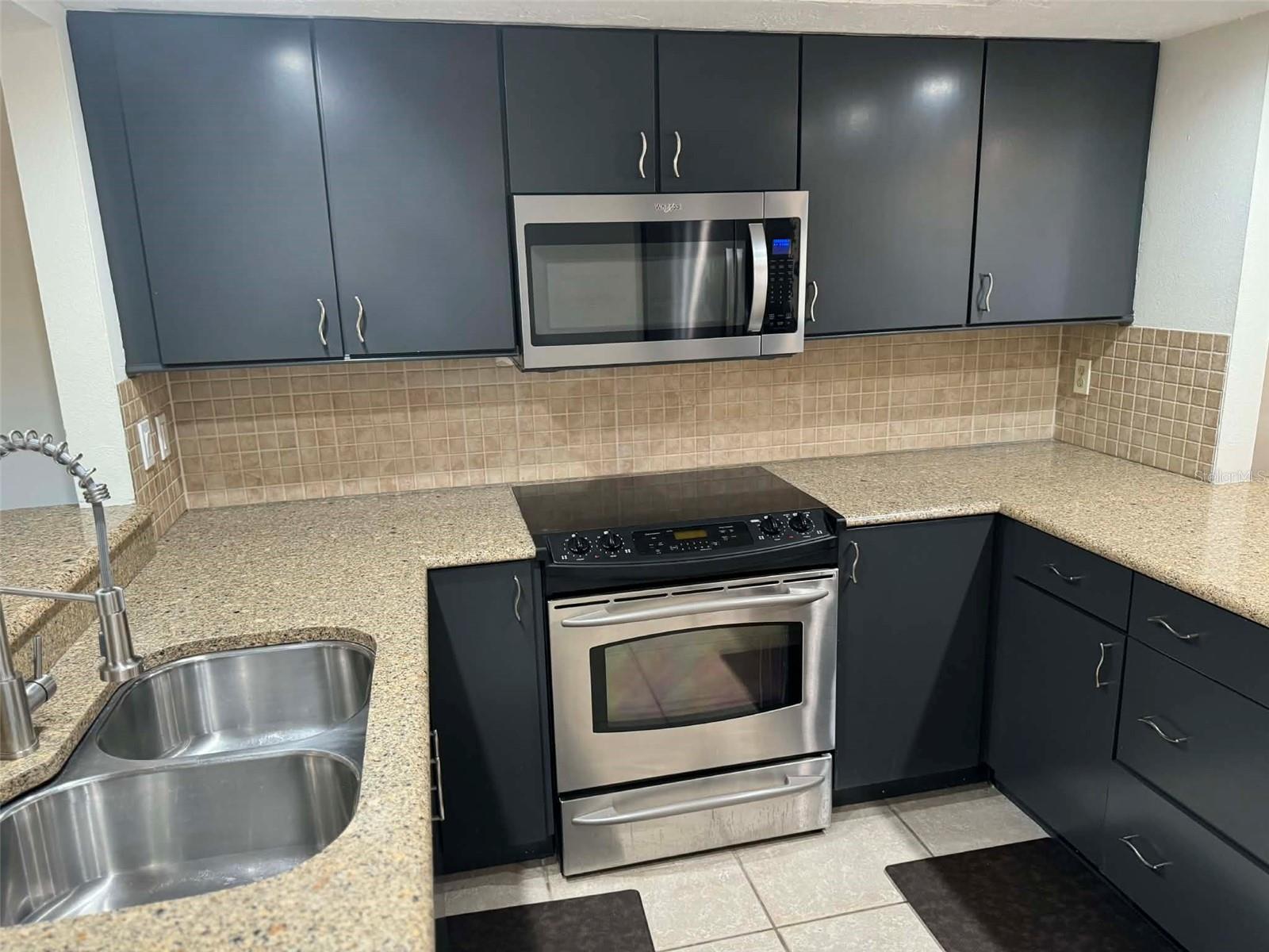 Image 12 of 32 For 950 Sunridge Drive G4