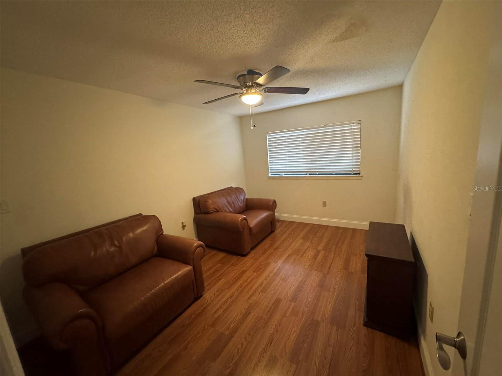 Image 16 of 32 For 950 Sunridge Drive G4