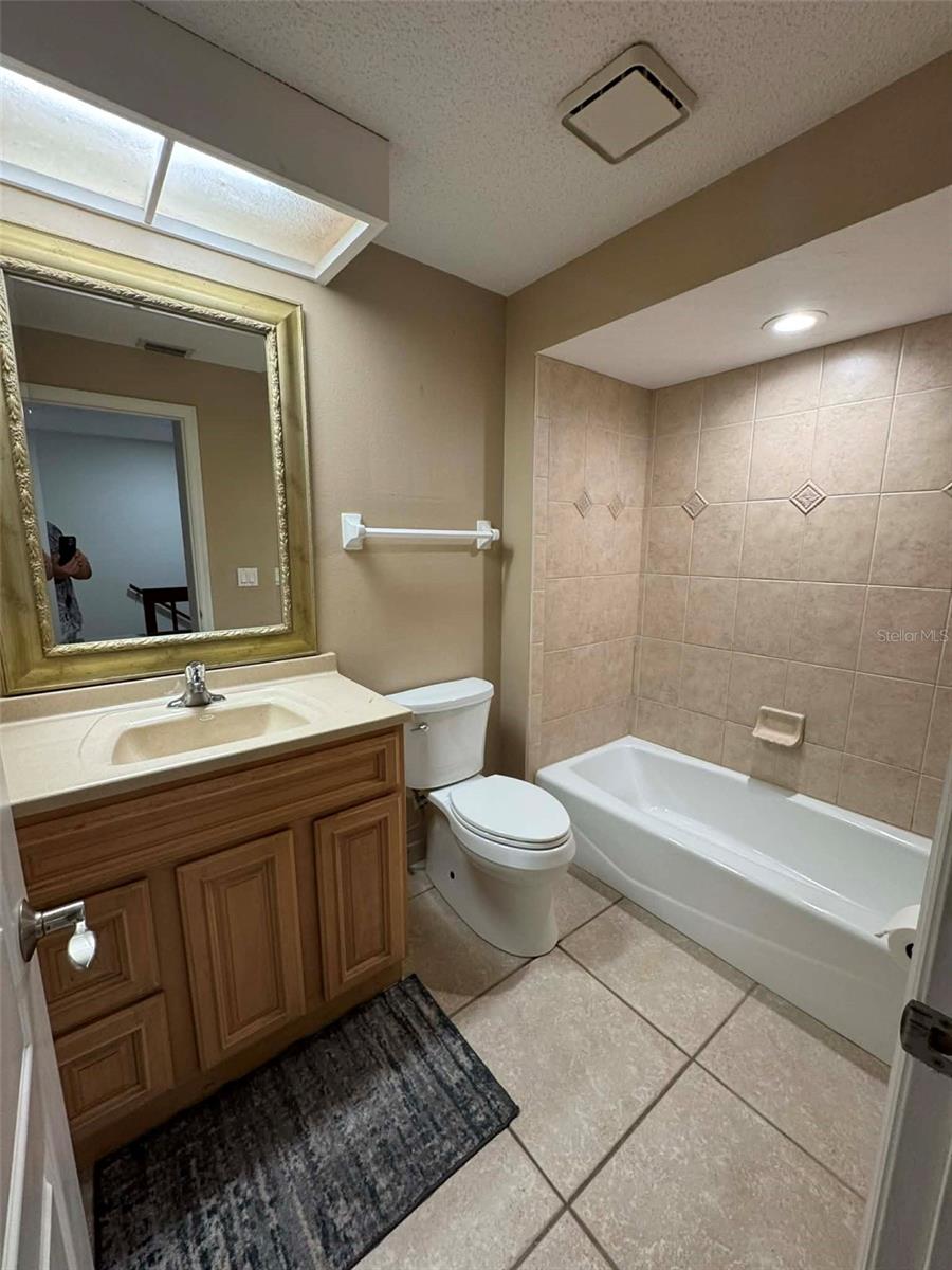 Image 21 of 32 For 950 Sunridge Drive G4