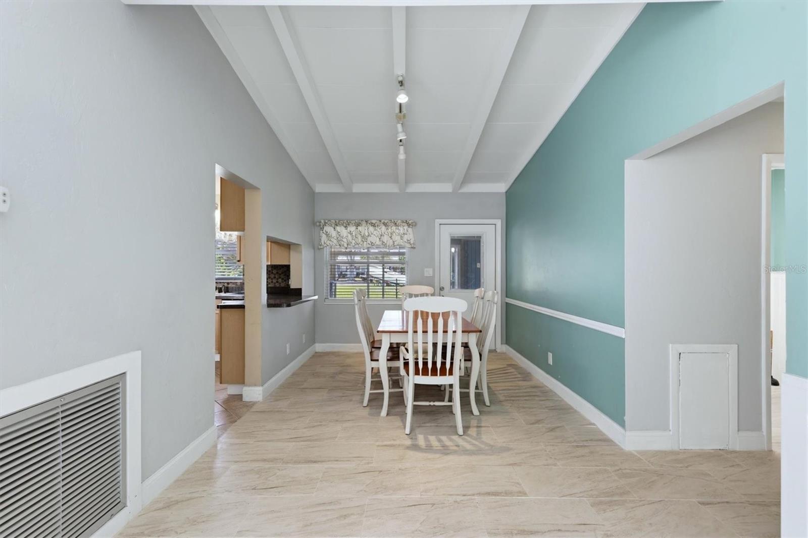 Image 15 of 51 For 3727 Dover Drive