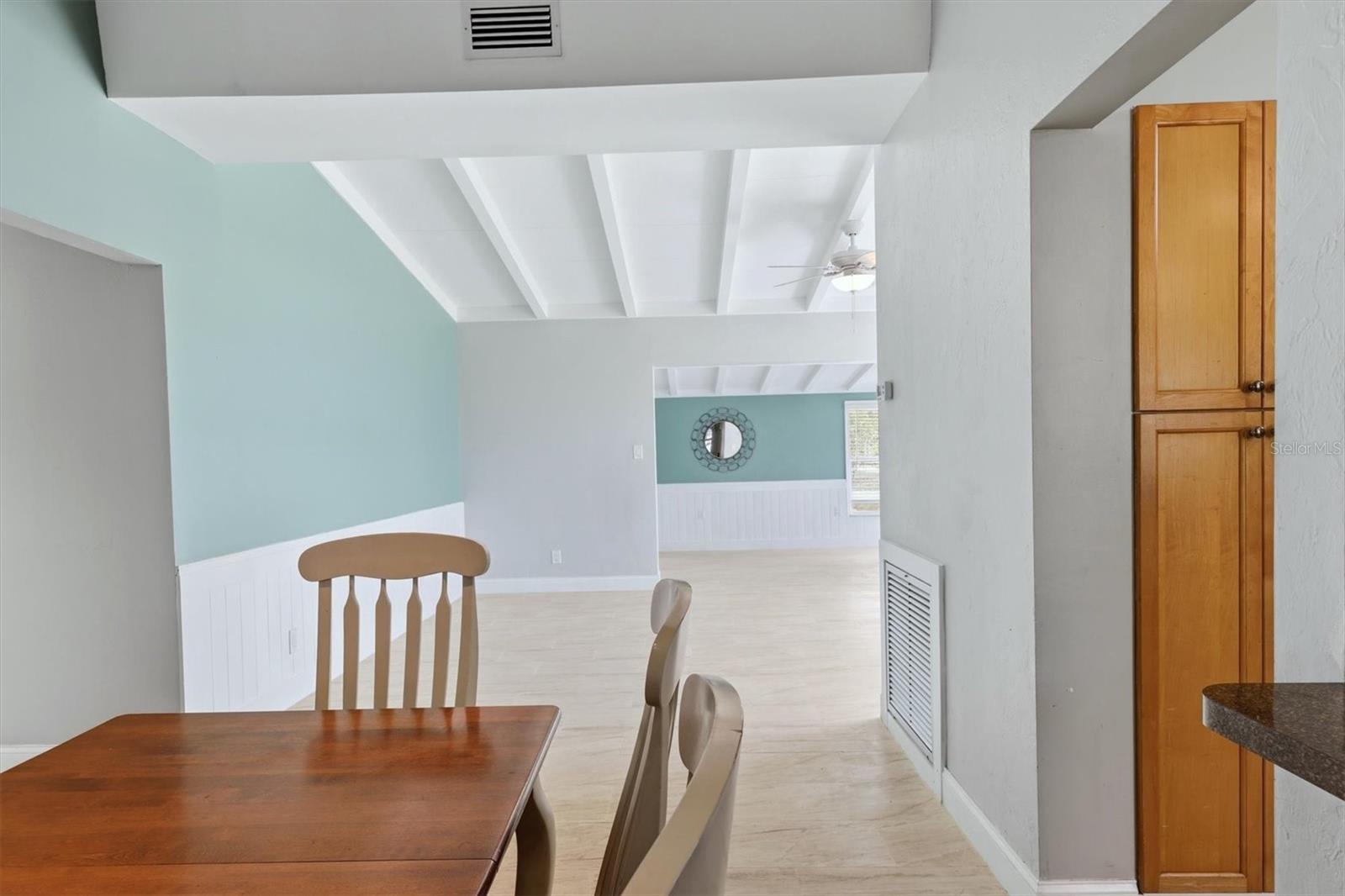 Image 18 of 51 For 3727 Dover Drive