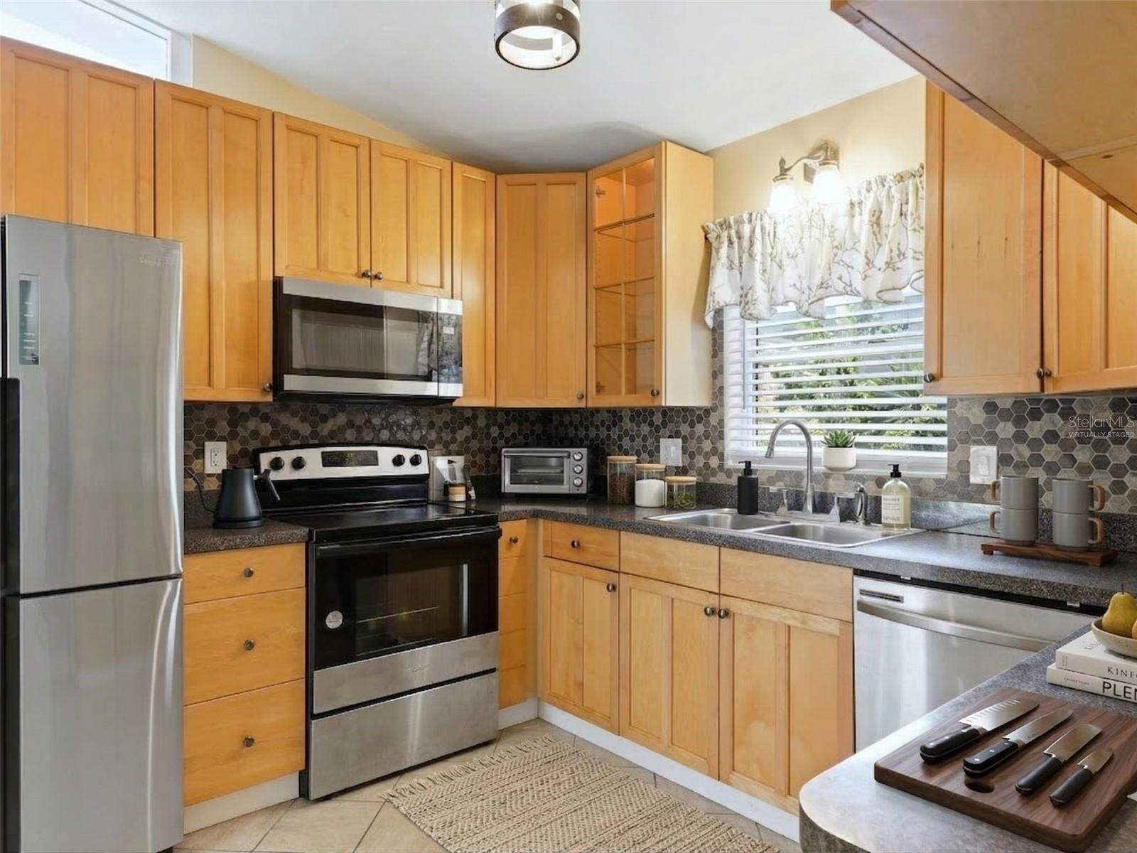 Image 21 of 51 For 3727 Dover Drive