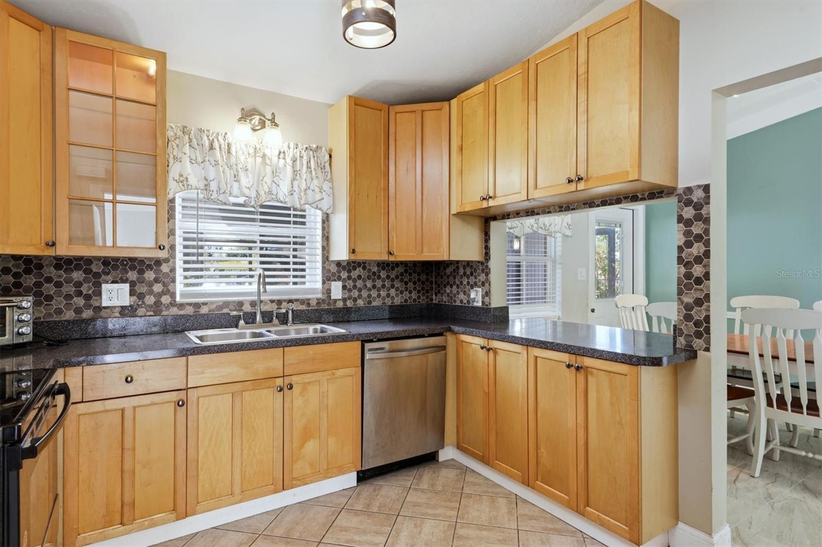 Image 23 of 51 For 3727 Dover Drive