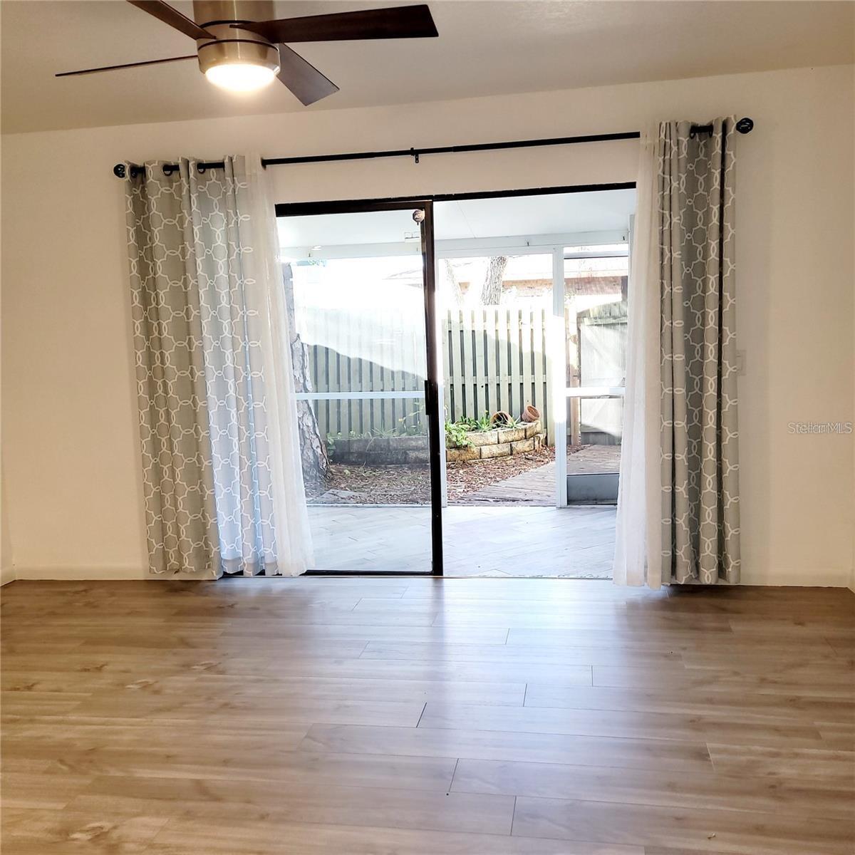 Listing photo id 10 for 4906 25th Street W 101