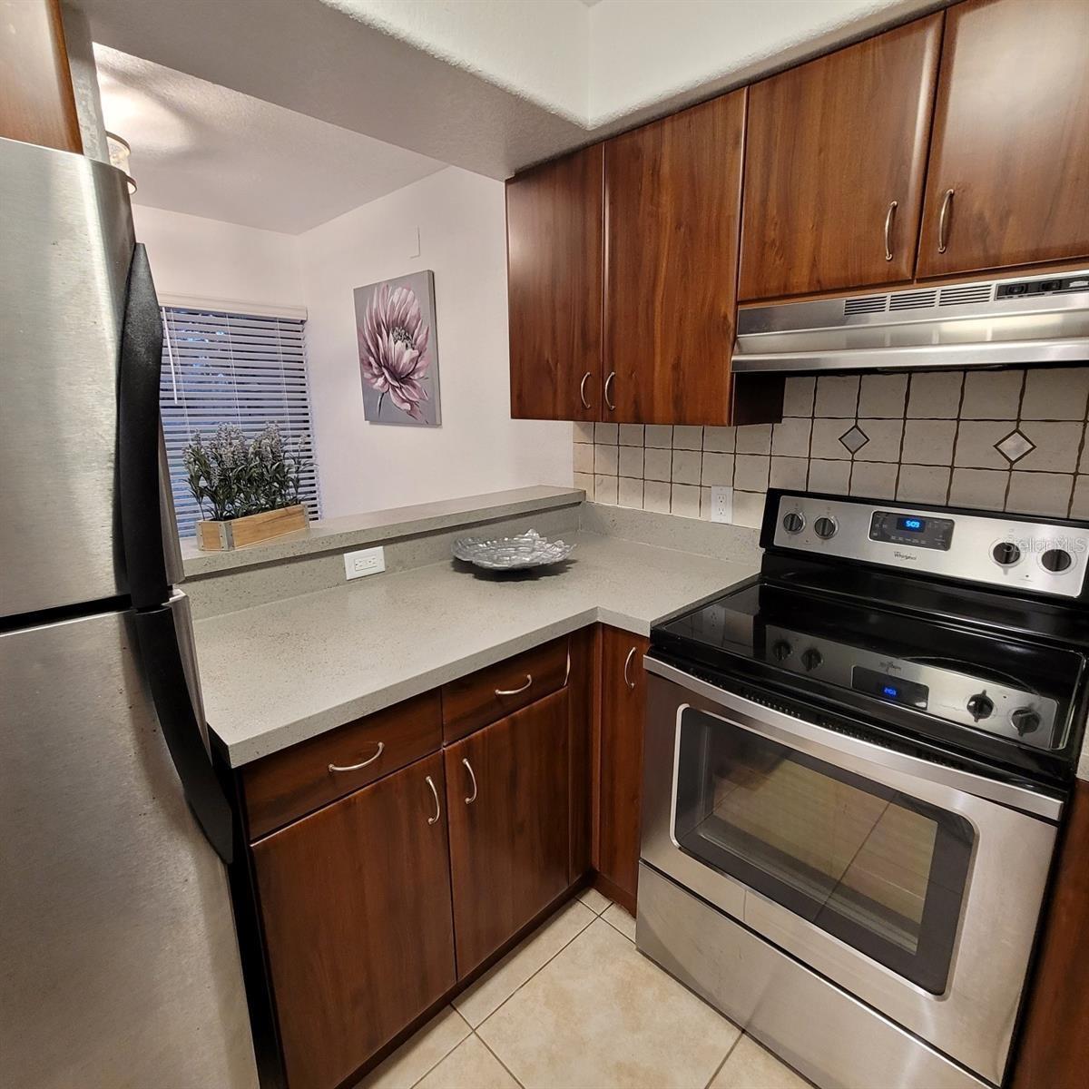 Listing photo id 14 for 4906 25th Street W 101