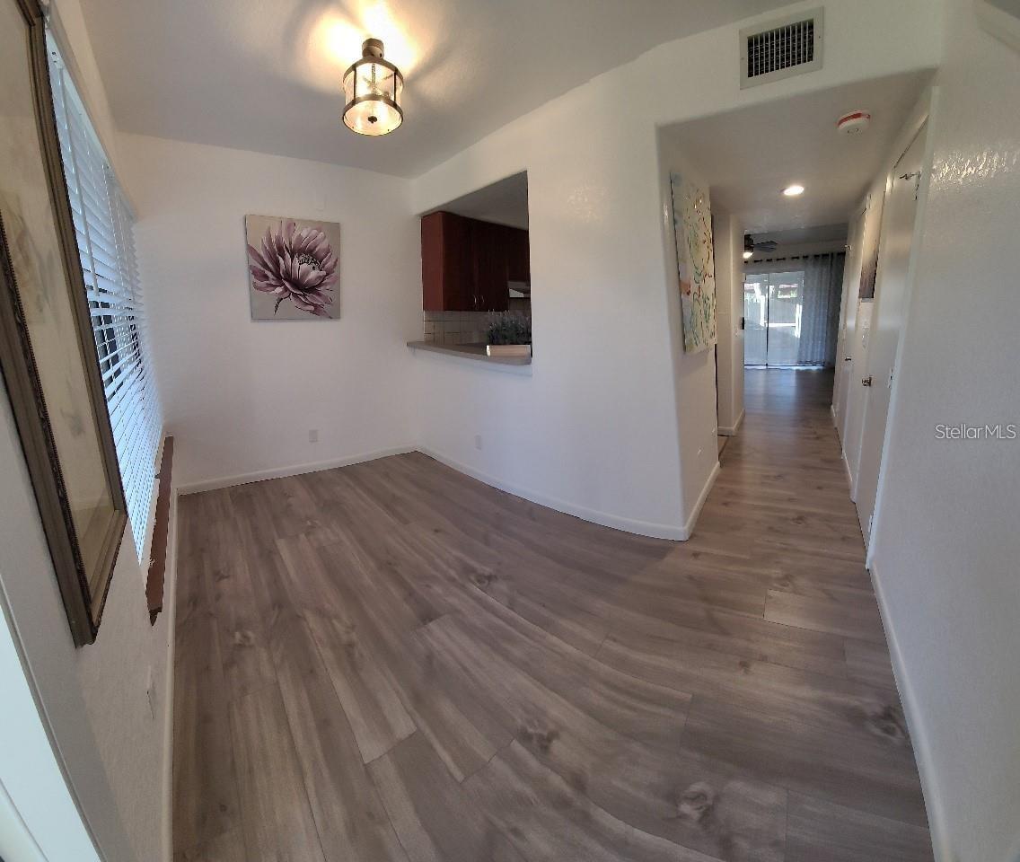 Listing photo id 17 for 4906 25th Street W 101