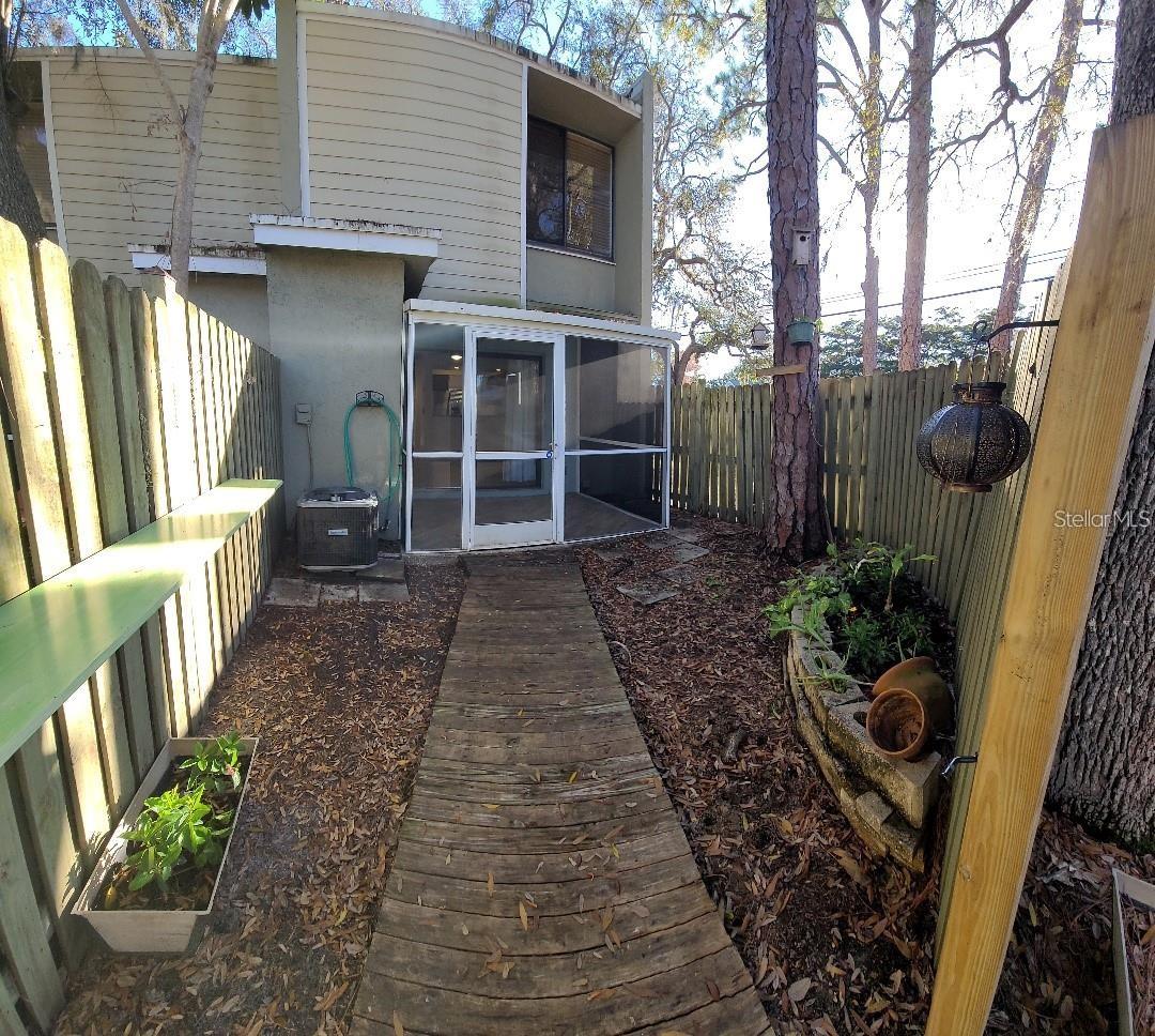 Listing photo id 19 for 4906 25th Street W 101