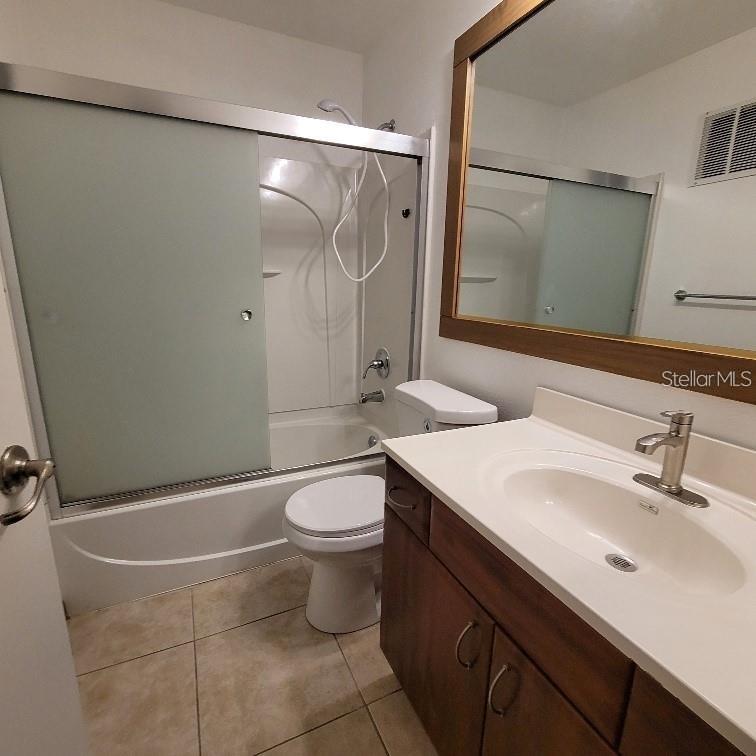 Listing photo id 4 for 4906 25th Street W 101