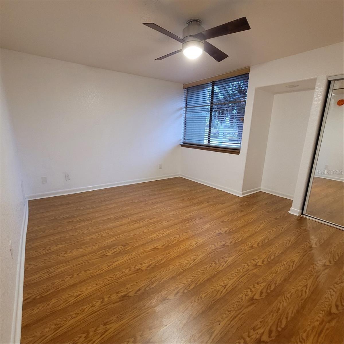 Listing photo id 6 for 4906 25th Street W 101