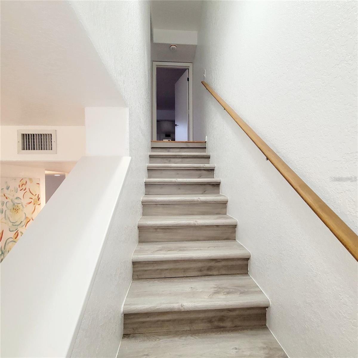 Listing photo id 7 for 4906 25th Street W 101