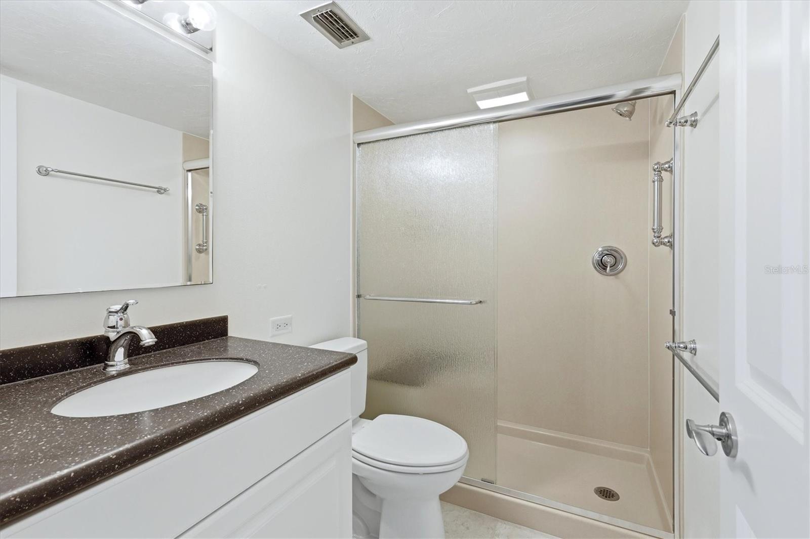 Image 27 of 64 For 1585 Tarpon Center Drive 29