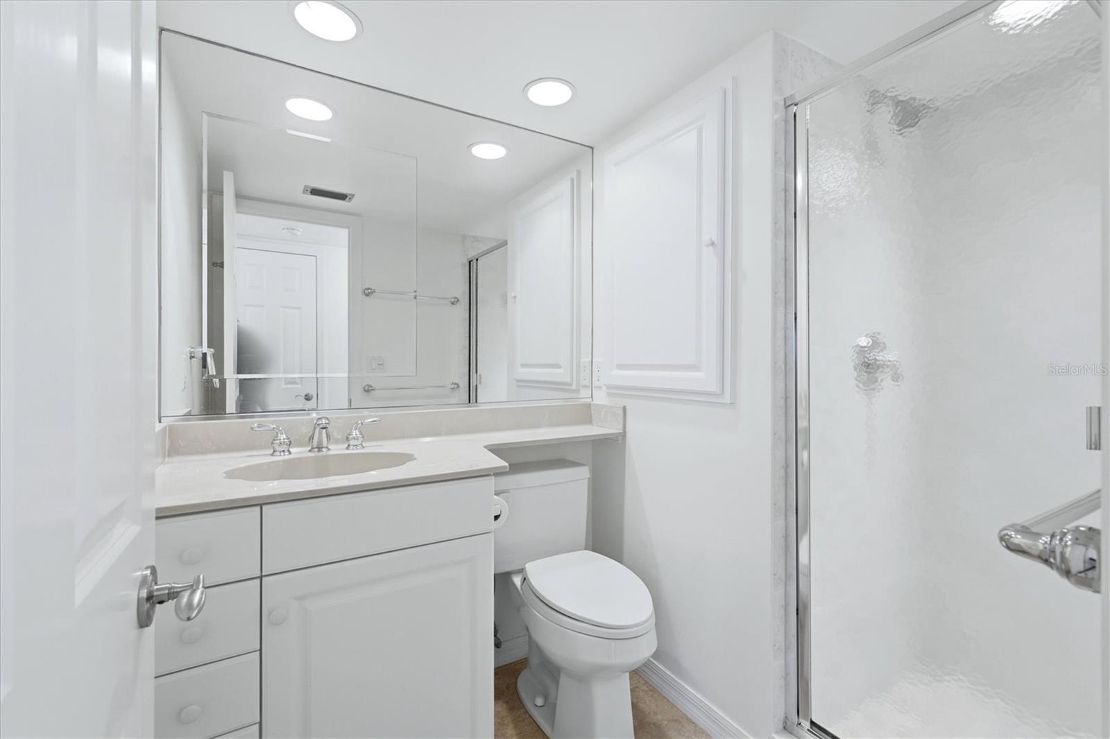 Image 32 of 64 For 1585 Tarpon Center Drive 29