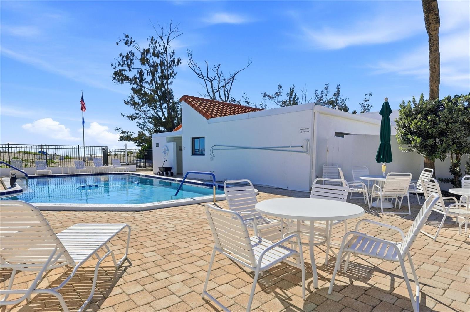 Image 39 of 64 For 1585 Tarpon Center Drive 29