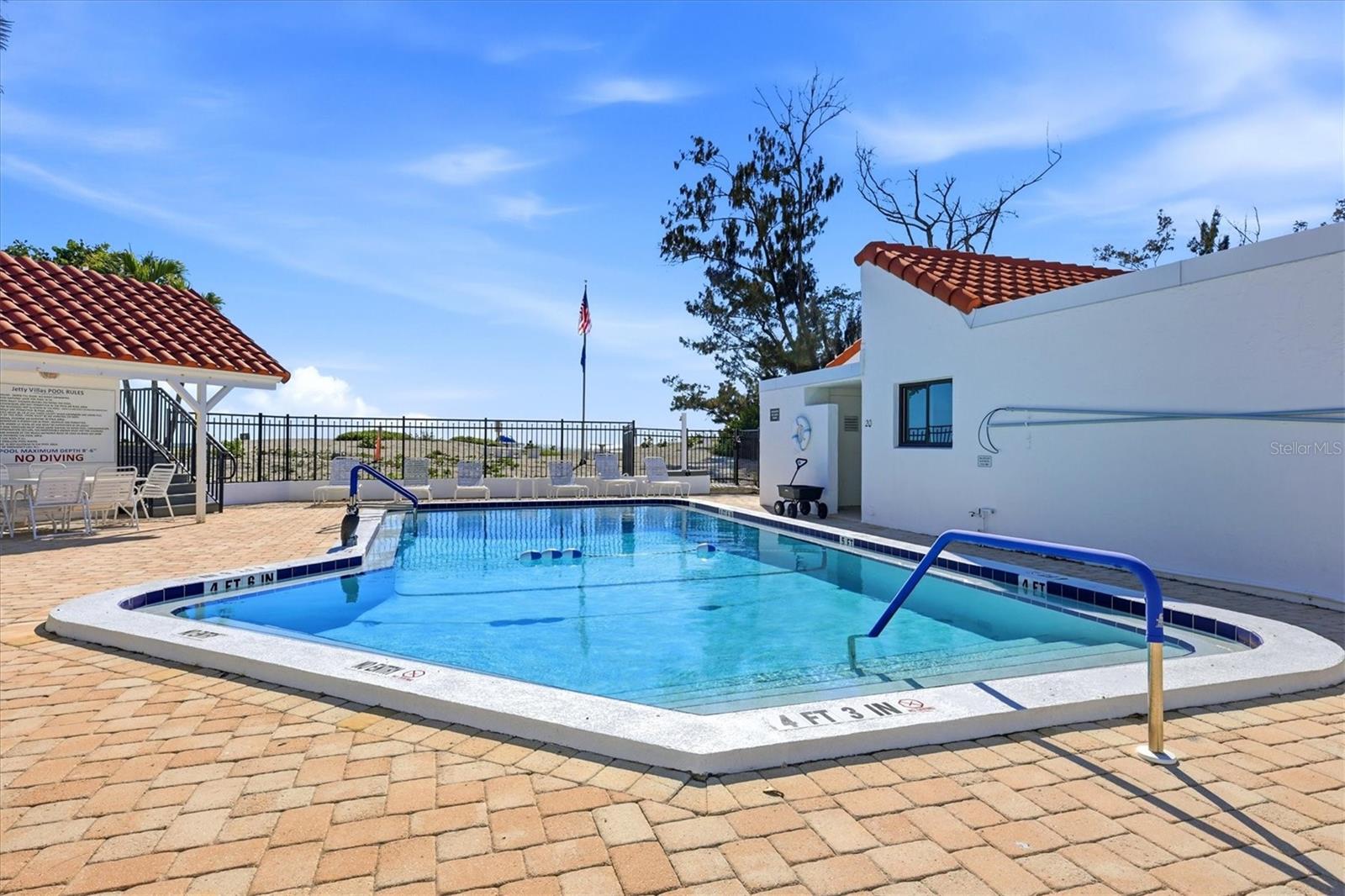 Image 40 of 64 For 1585 Tarpon Center Drive 29