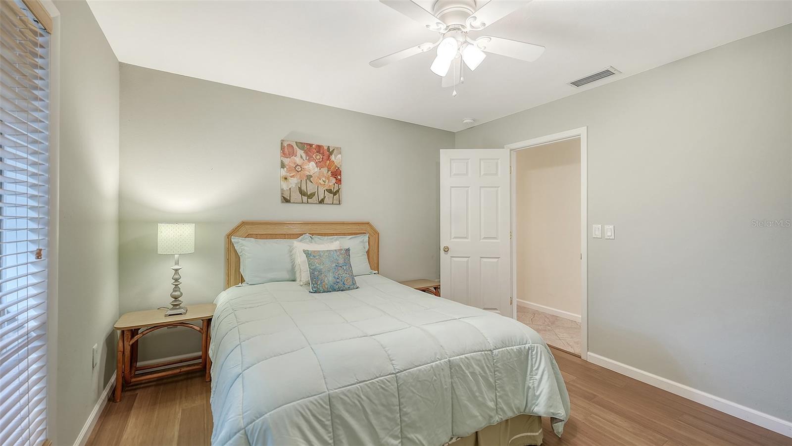 Image 21 of 41 For 5345 Siesta Court