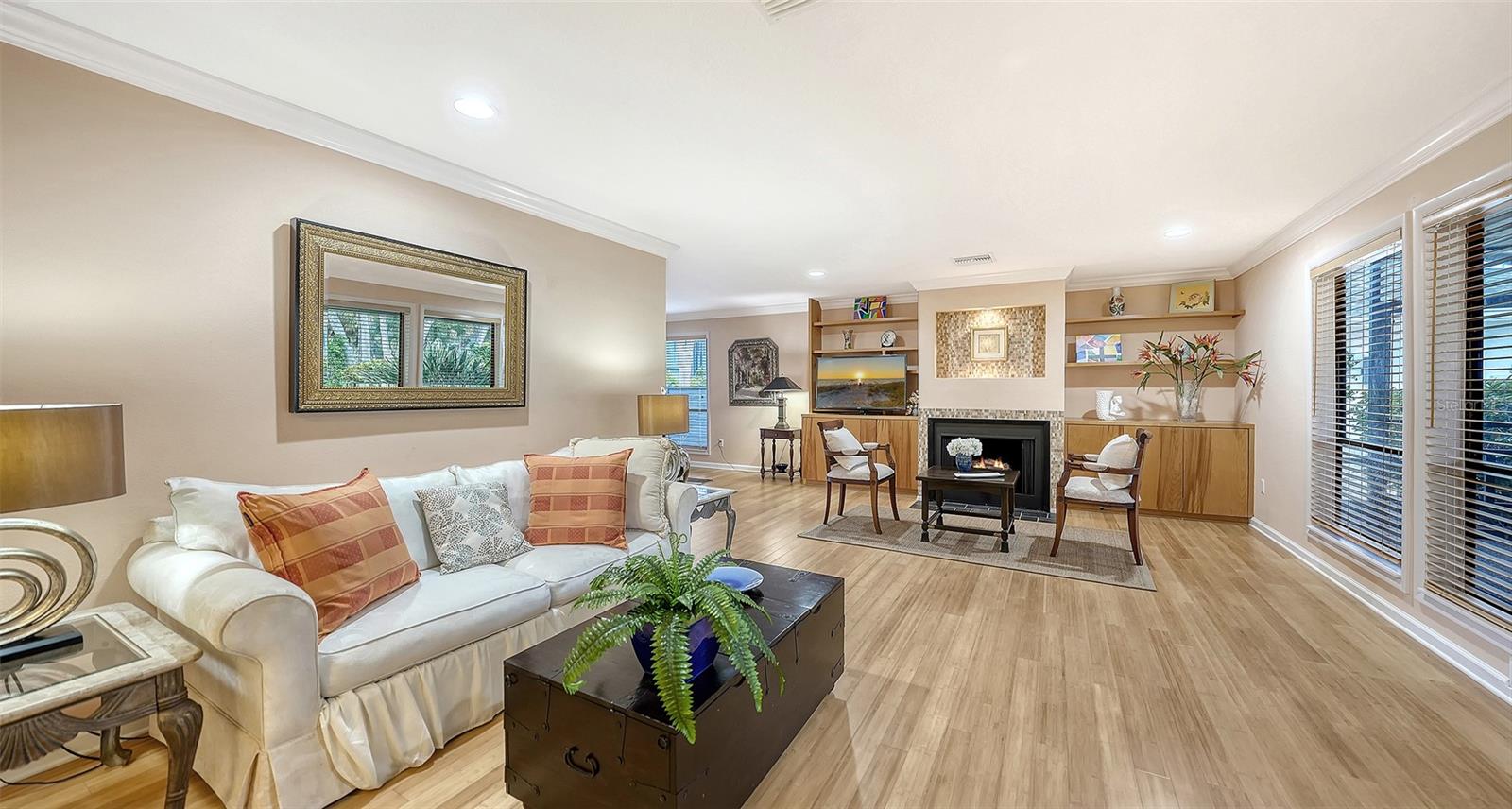 Image 6 of 41 For 5345 Siesta Court