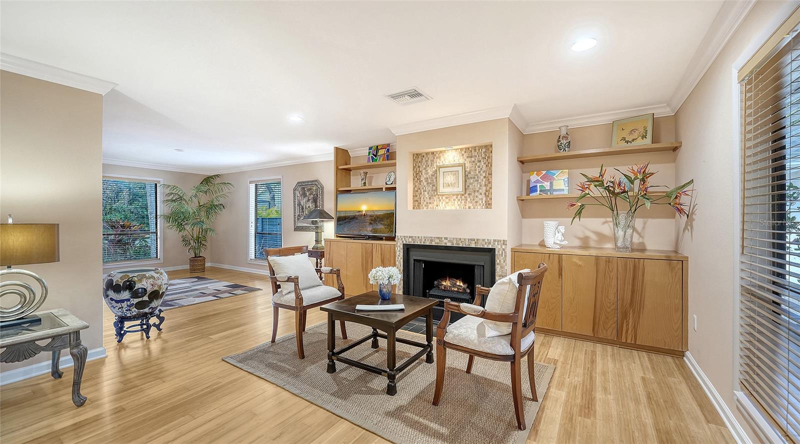 Image 7 of 41 For 5345 Siesta Court