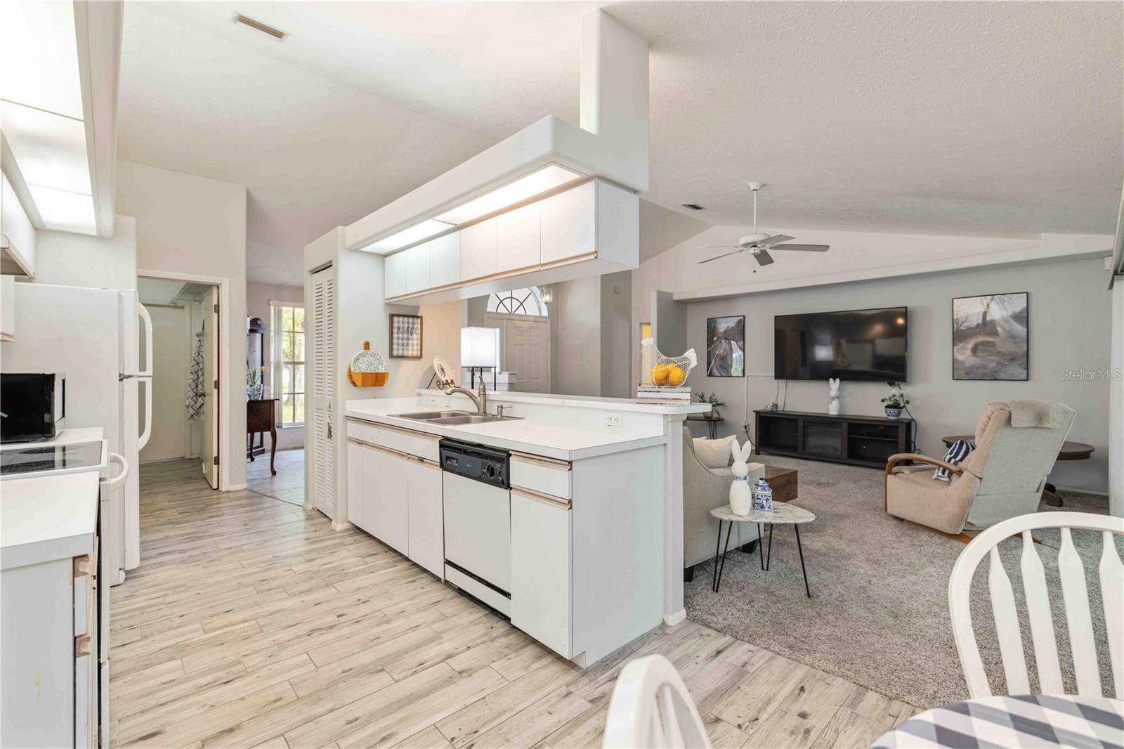 Image 4 of 26 For 4524 28th Avenue Drive E