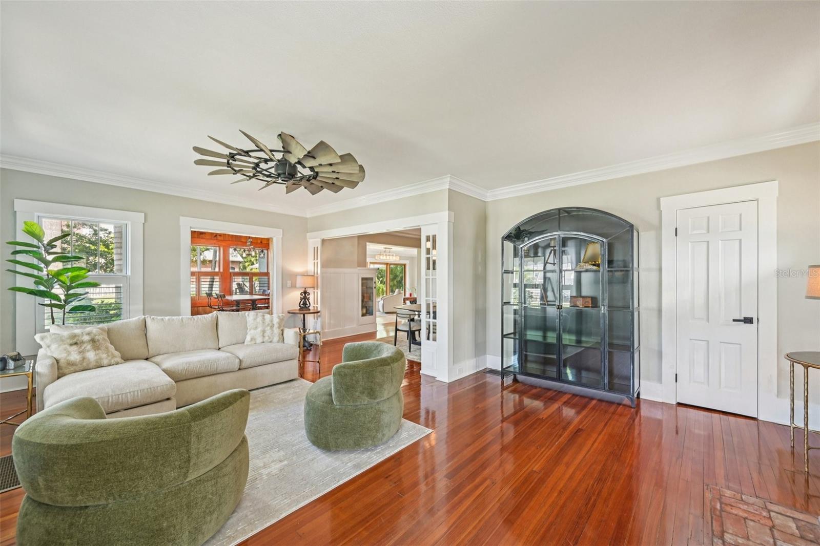 Image 10 of 60 For 207 23rd Street W