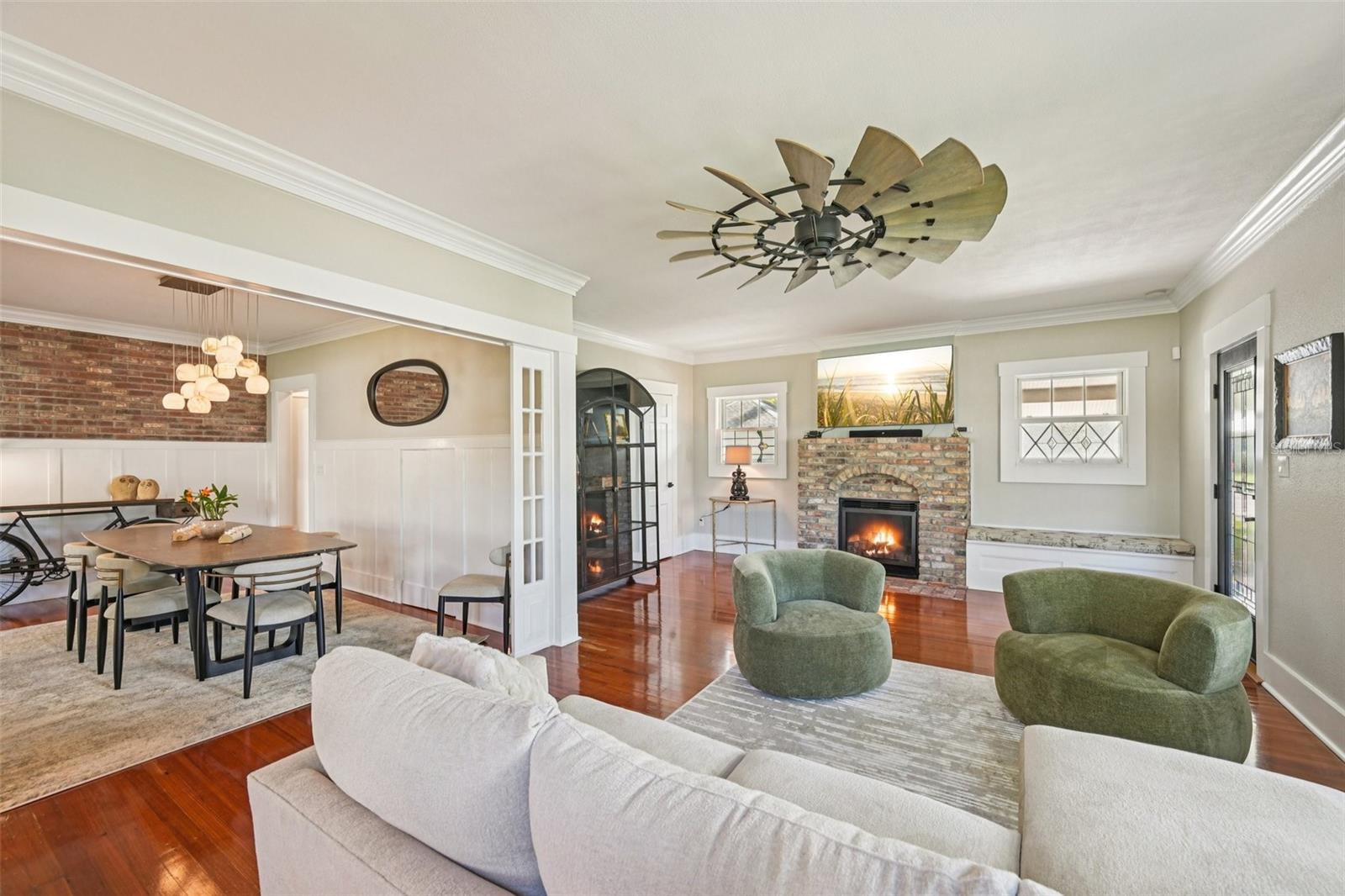 Image 11 of 60 For 207 23rd Street W