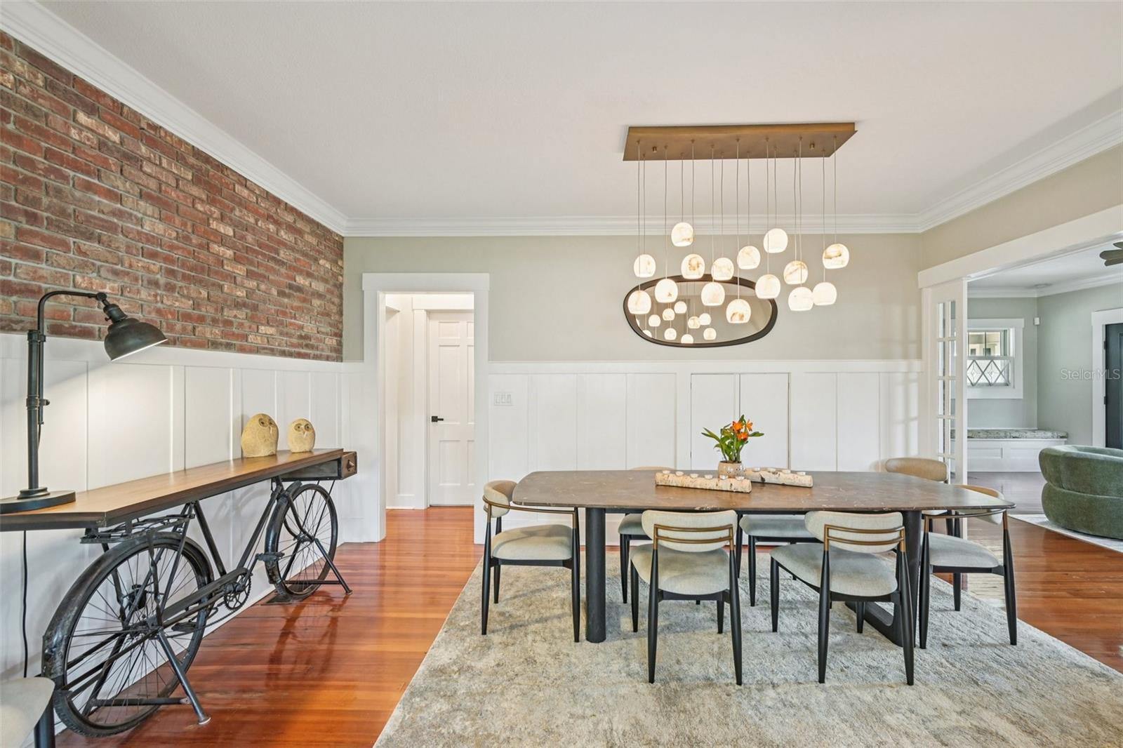 Image 14 of 60 For 207 23rd Street W