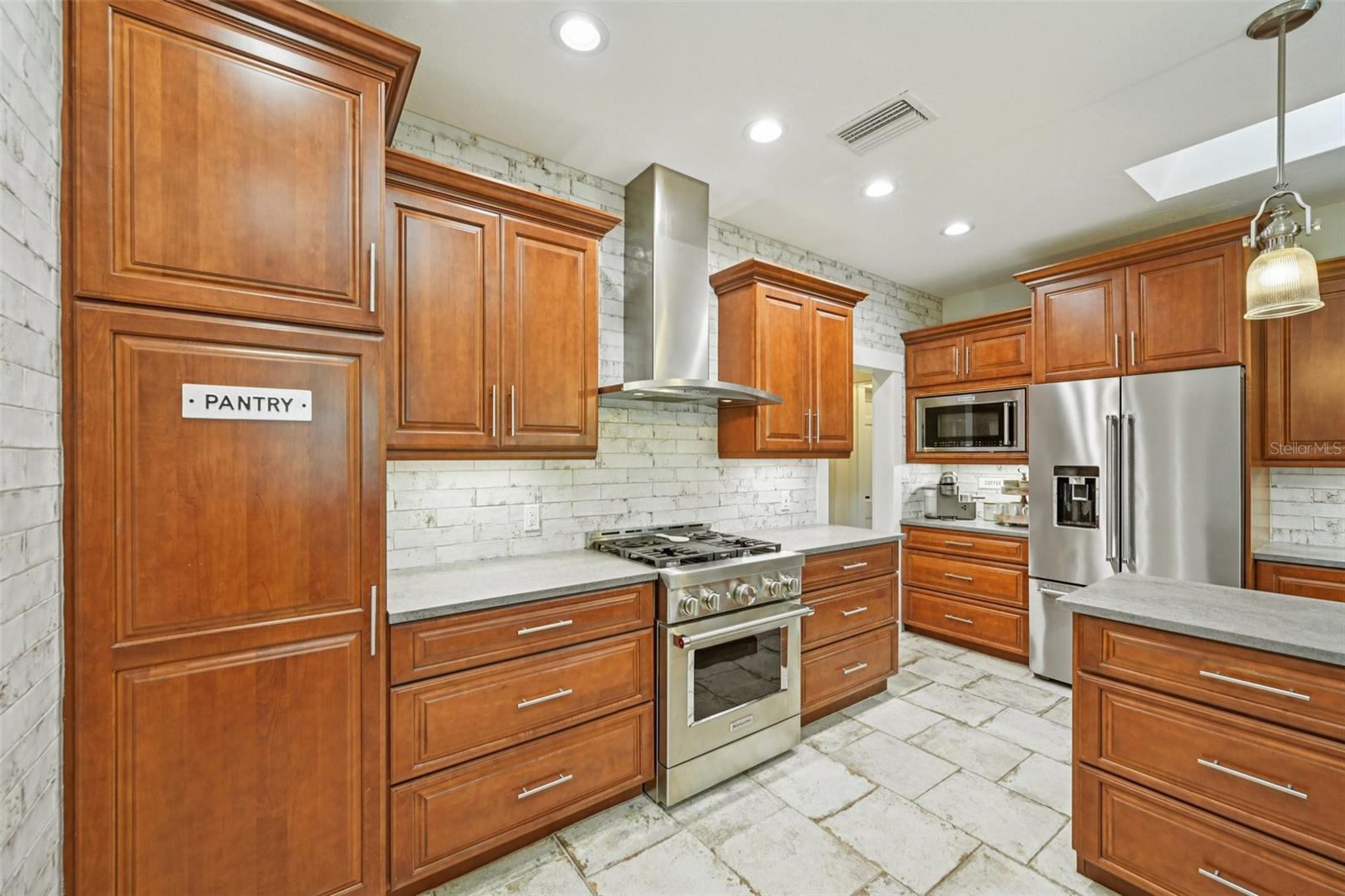 Image 15 of 60 For 207 23rd Street W