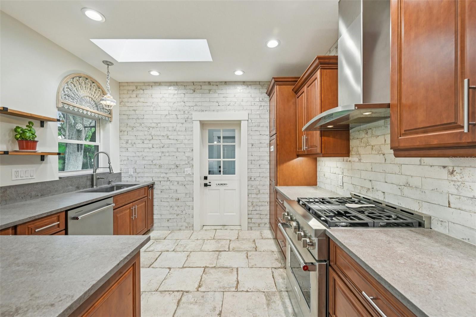 Image 16 of 60 For 207 23rd Street W