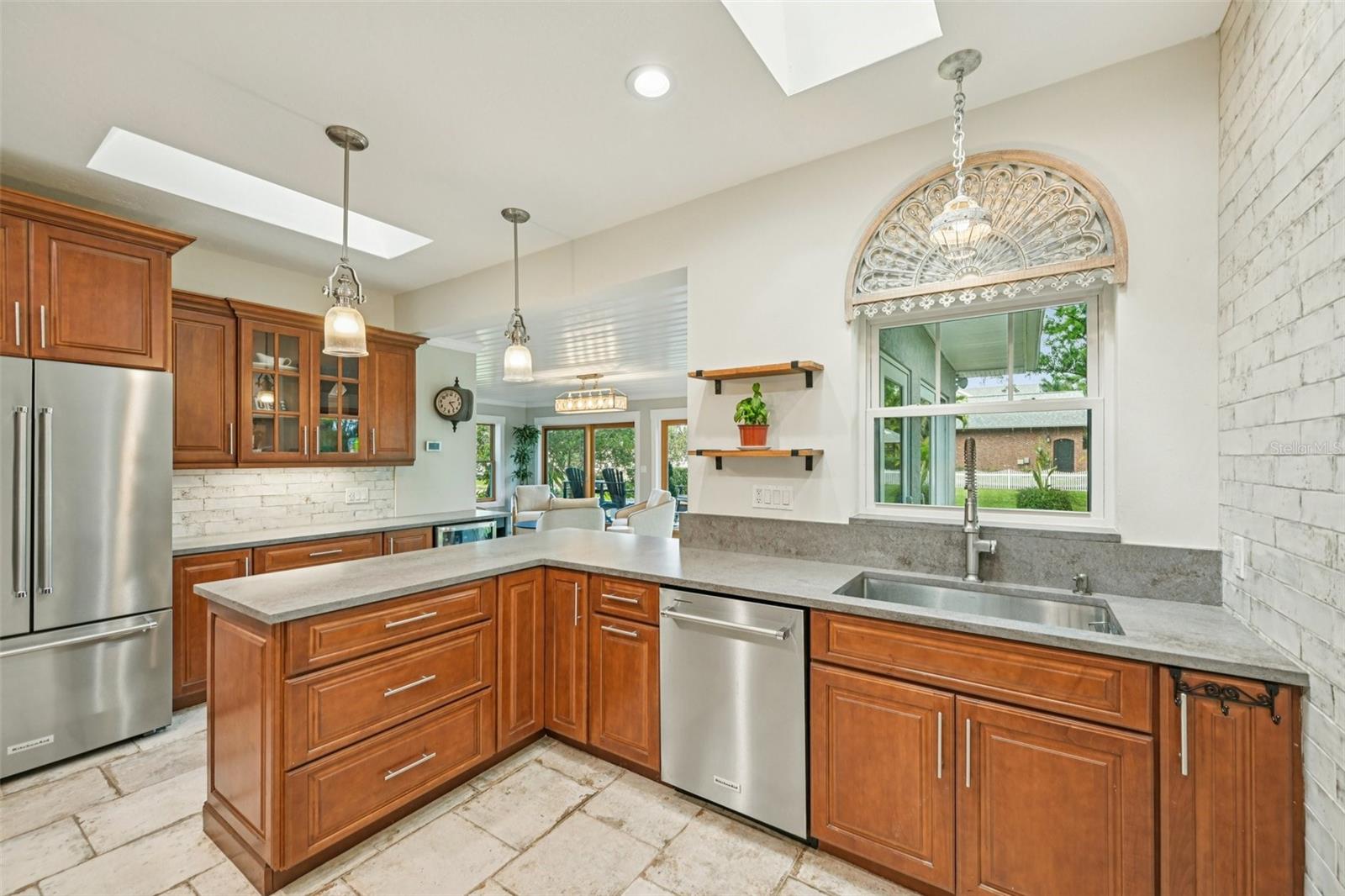 Image 17 of 60 For 207 23rd Street W