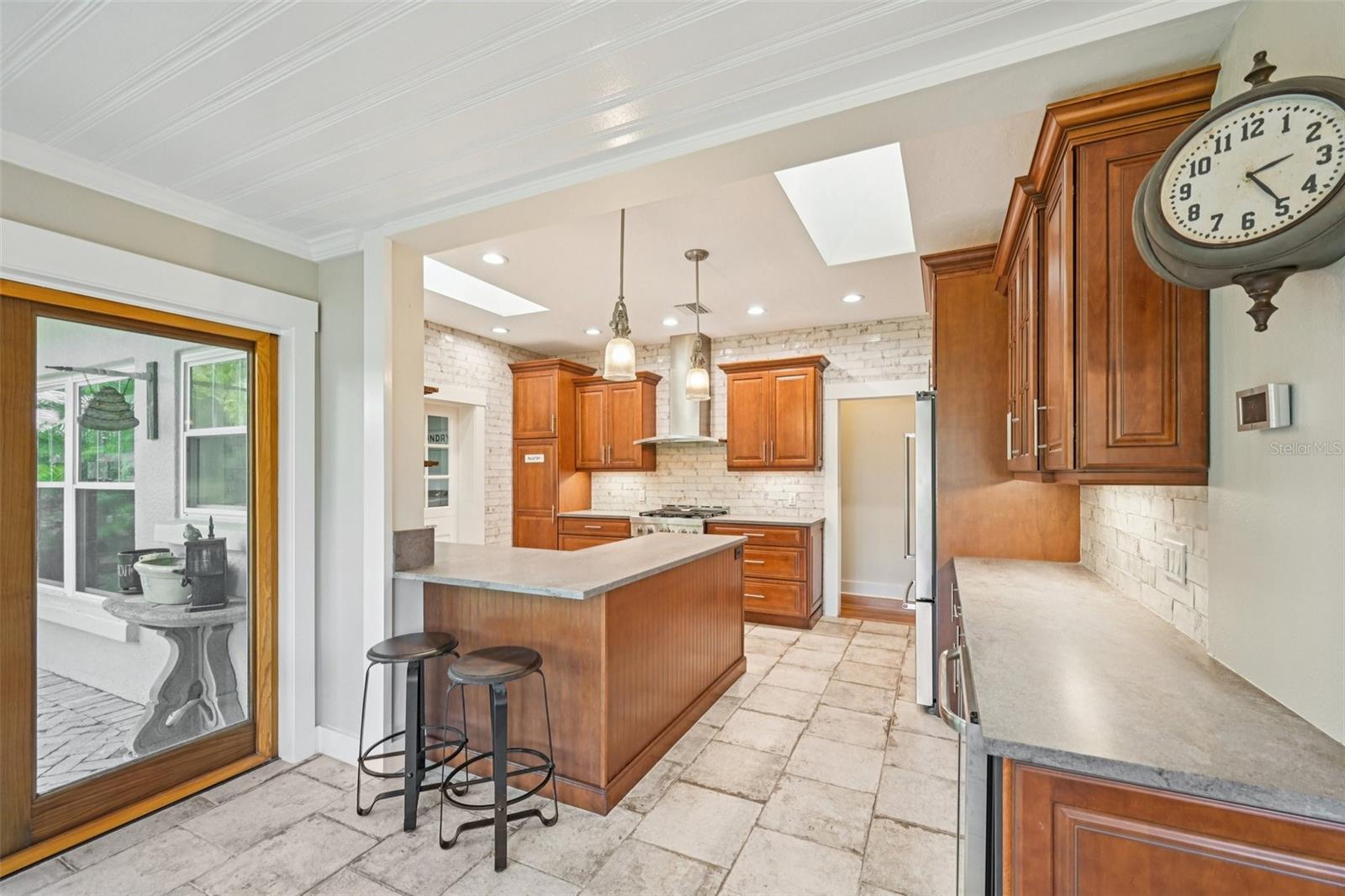 Image 19 of 60 For 207 23rd Street W