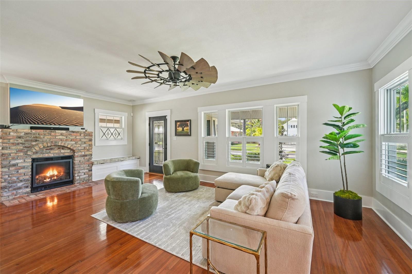 Image 2 of 60 For 207 23rd Street W