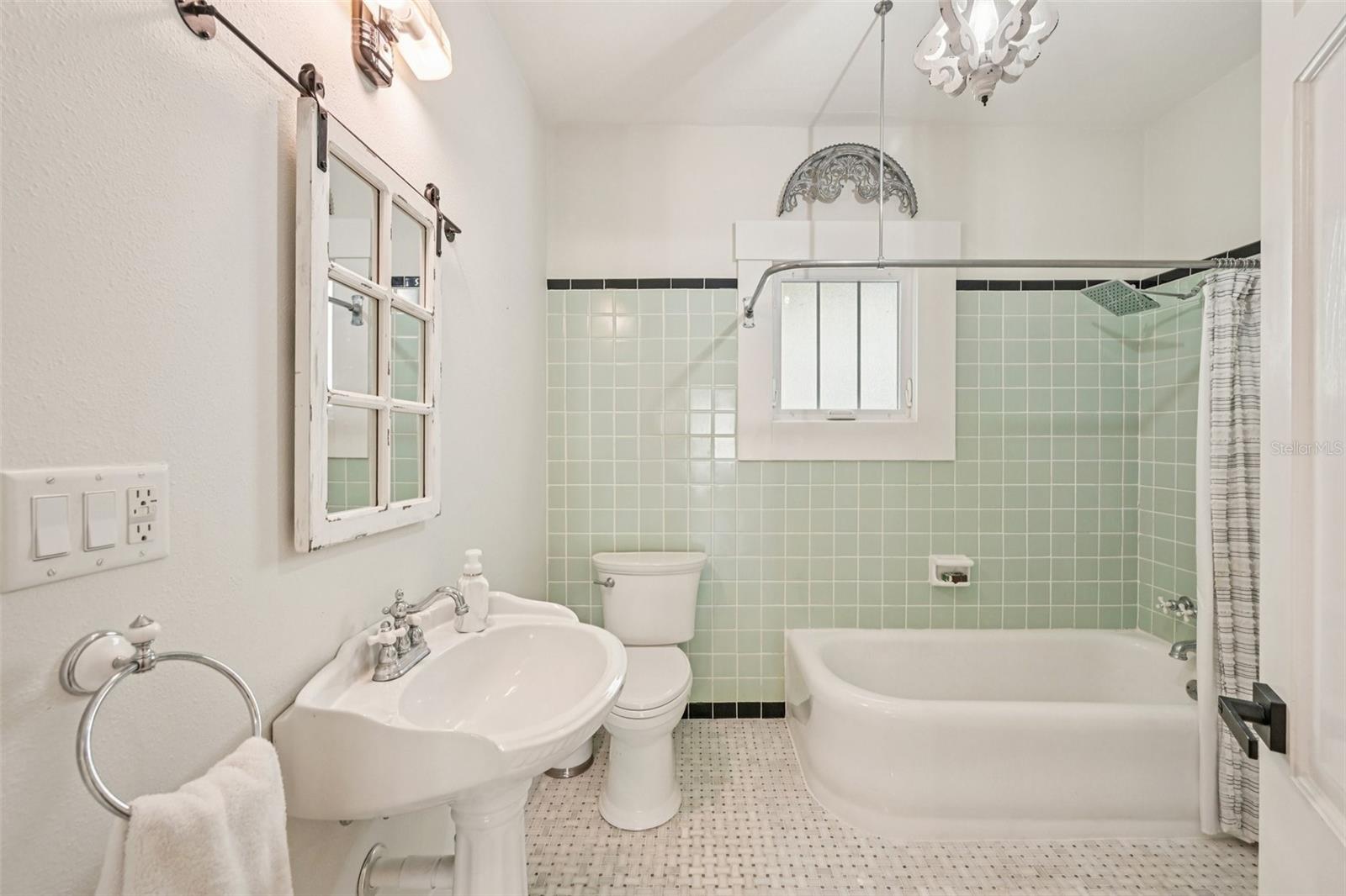 Image 27 of 60 For 207 23rd Street W