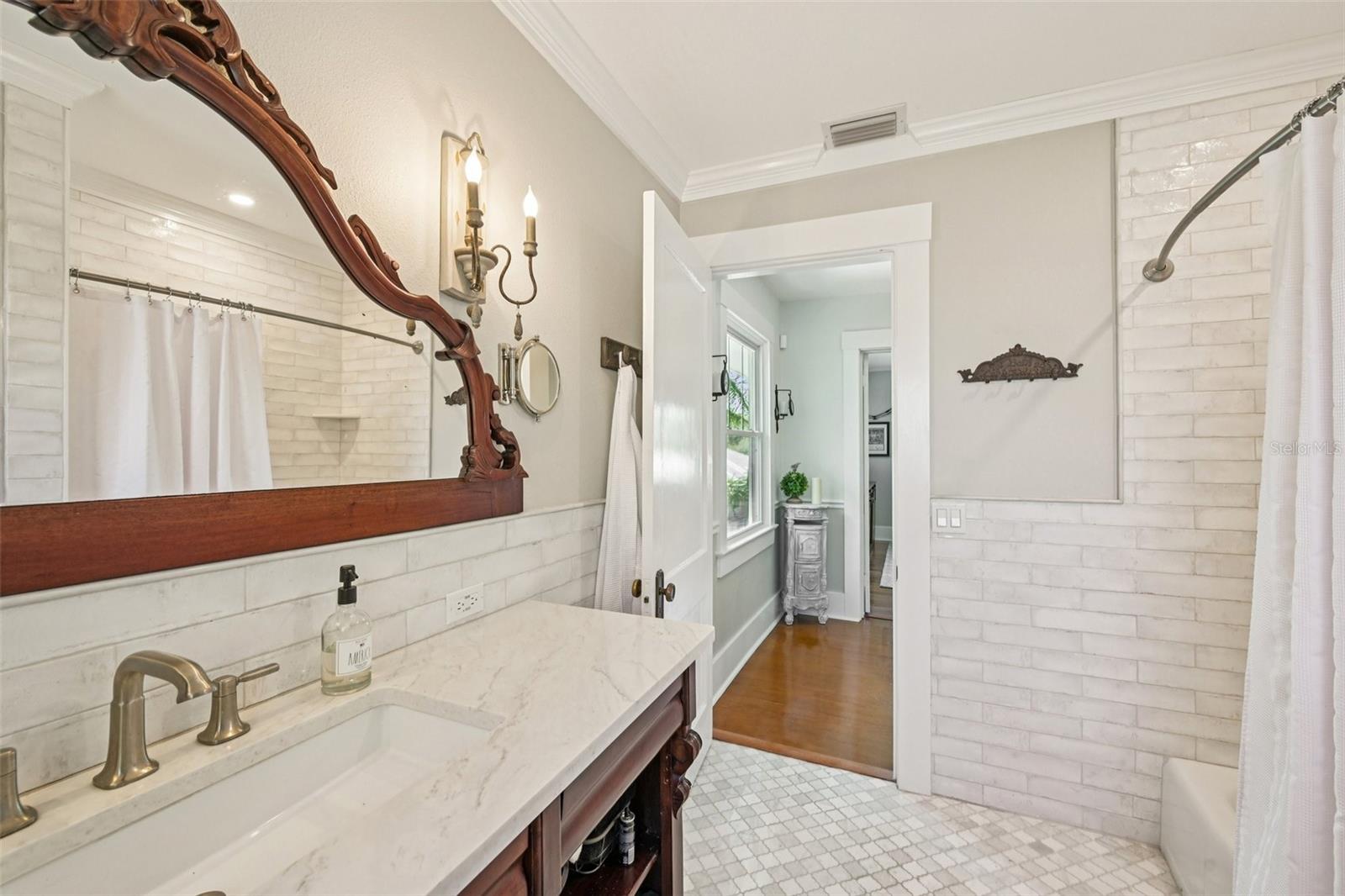 Image 33 of 60 For 207 23rd Street W