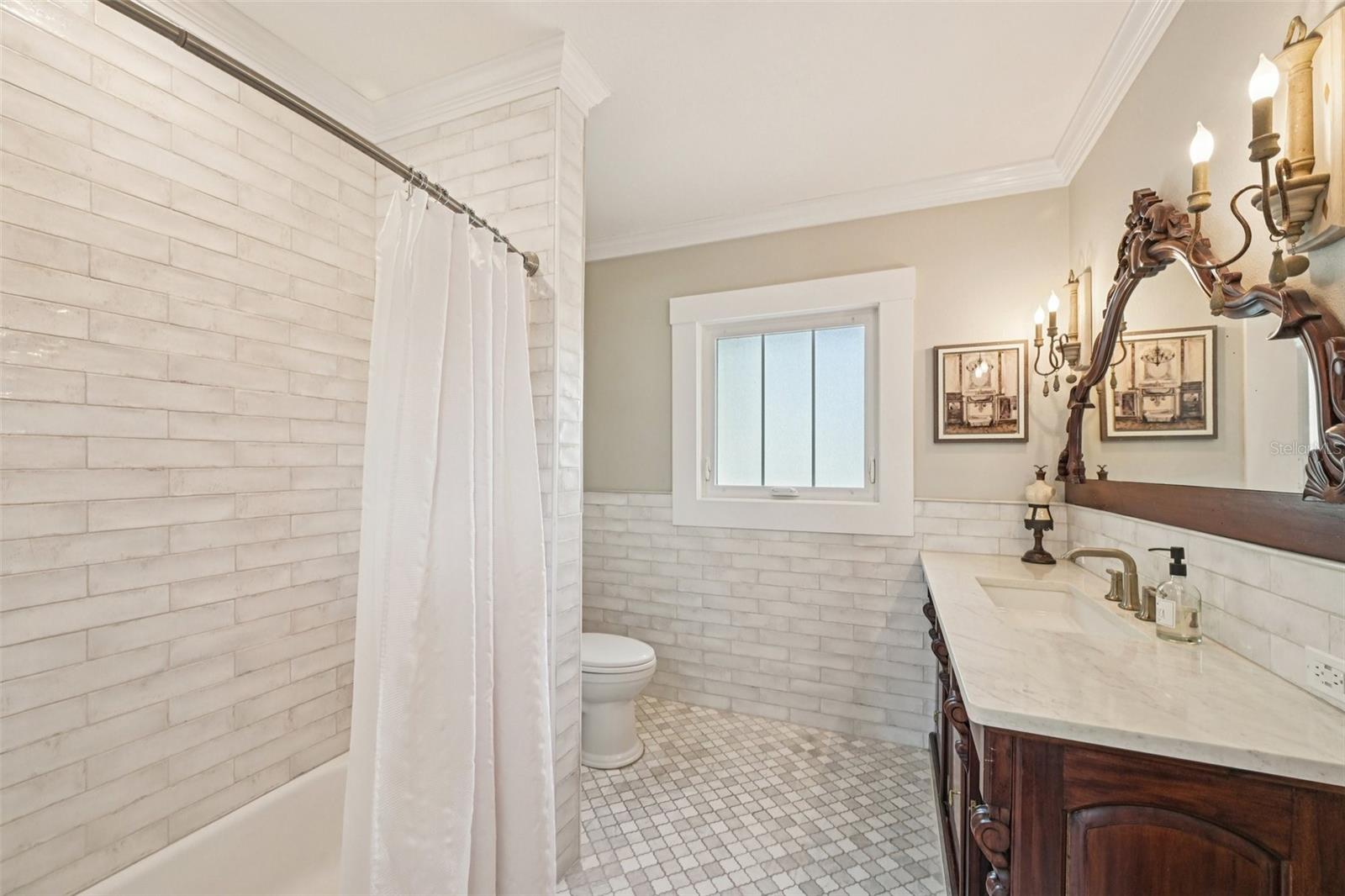 Image 34 of 60 For 207 23rd Street W