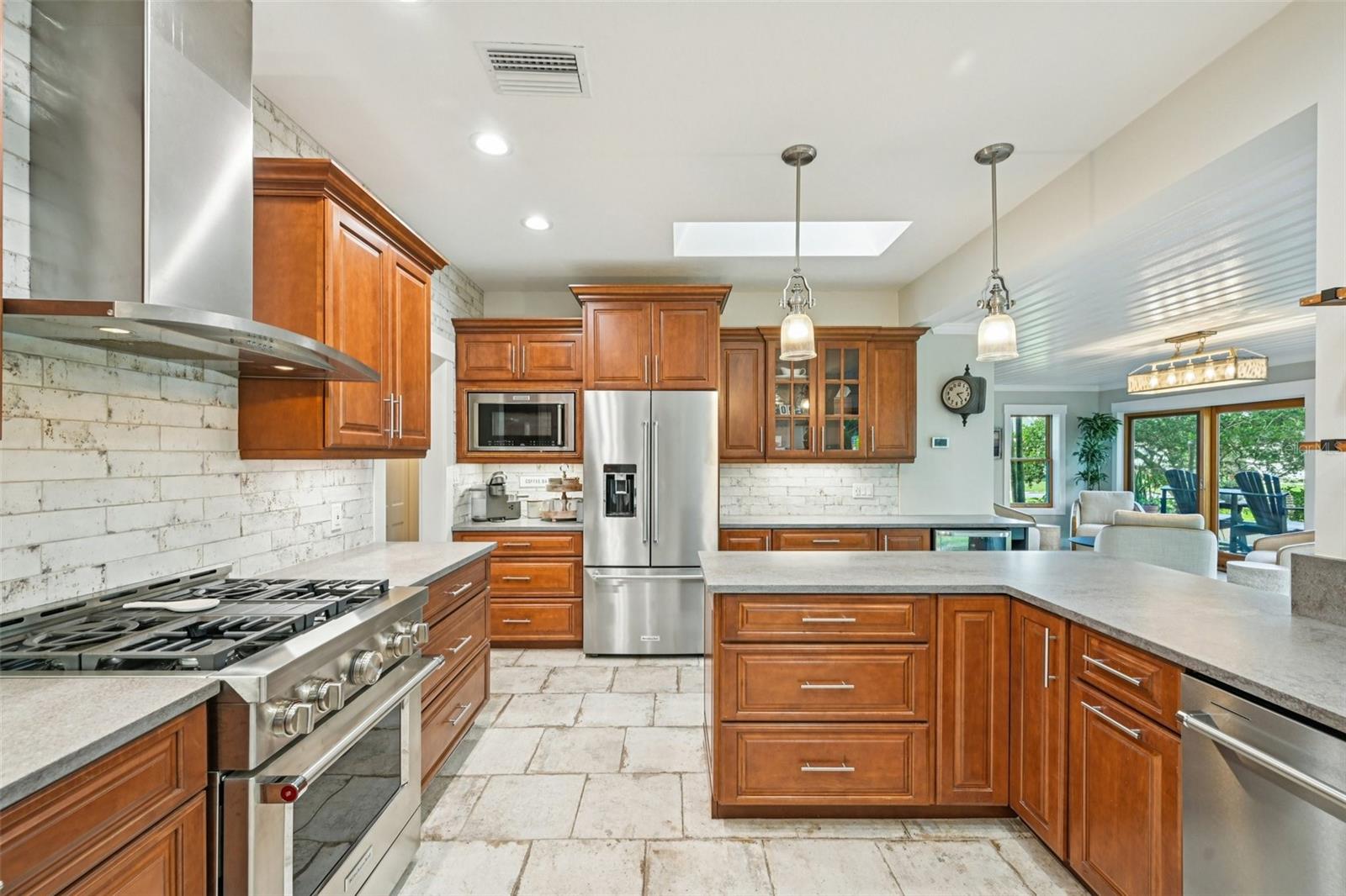 Image 4 of 60 For 207 23rd Street W