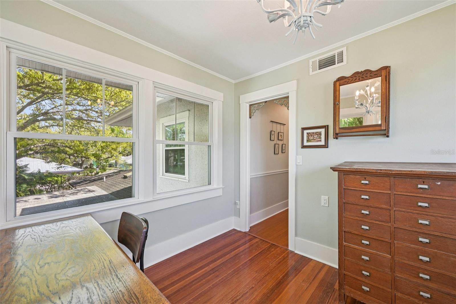 Image 42 of 60 For 207 23rd Street W