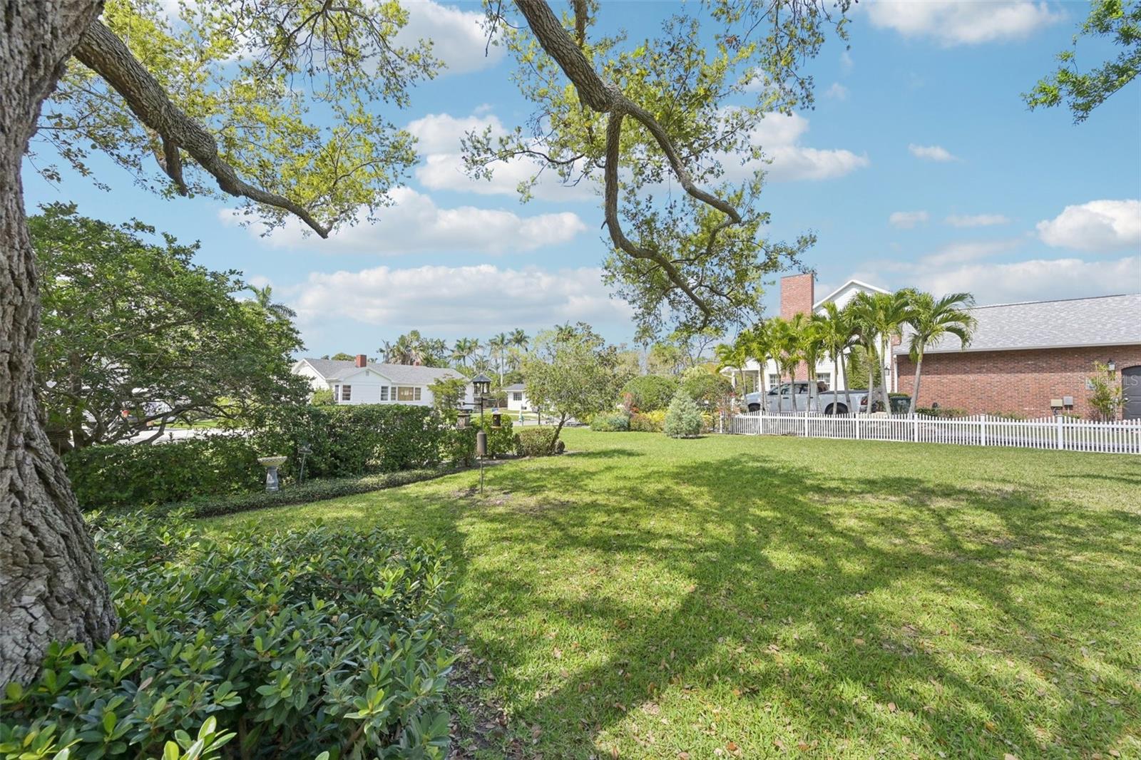 Image 53 of 60 For 207 23rd Street W