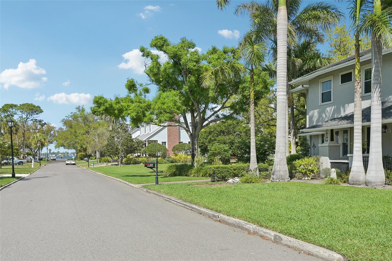 Image 57 of 60 For 207 23rd Street W