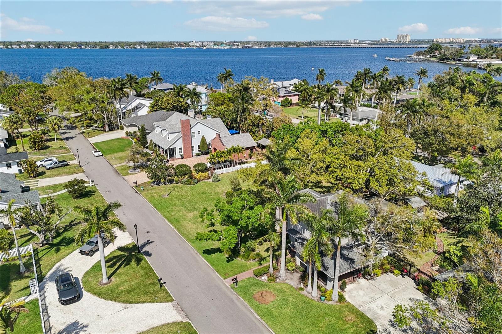 Image 7 of 60 For 207 23rd Street W