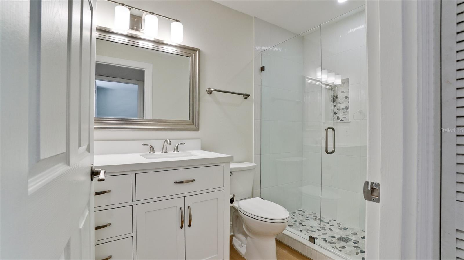 Image 14 of 28 For 542 542 Lakeside Drive 542