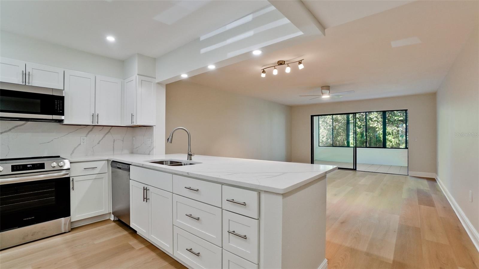 Image 20 of 28 For 542 542 Lakeside Drive 542