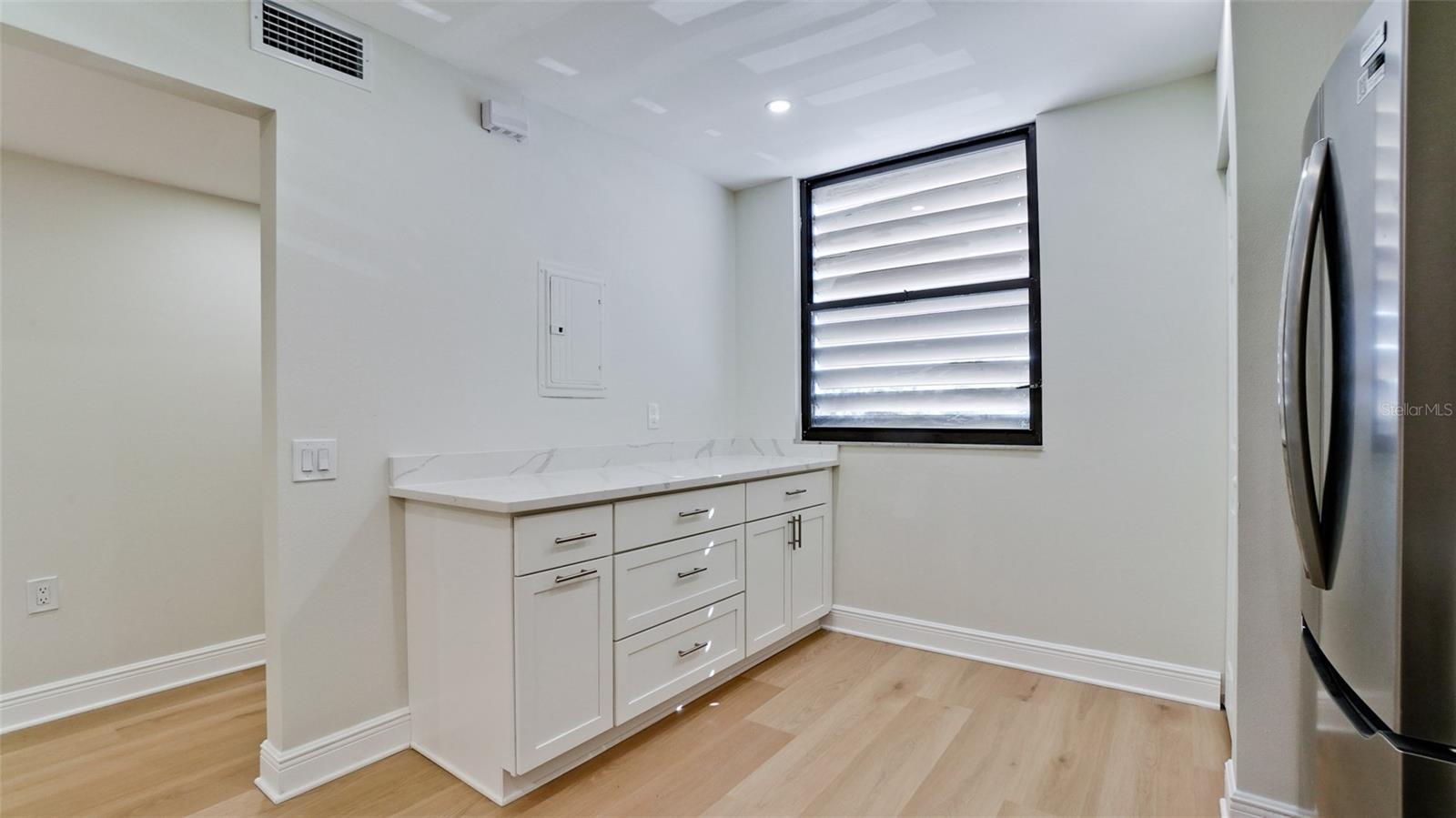 Image 21 of 28 For 542 542 Lakeside Drive 542