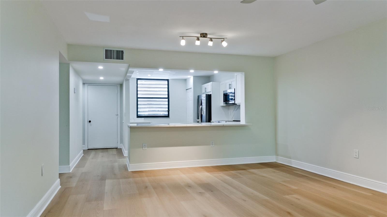 Image 23 of 28 For 542 542 Lakeside Drive 542