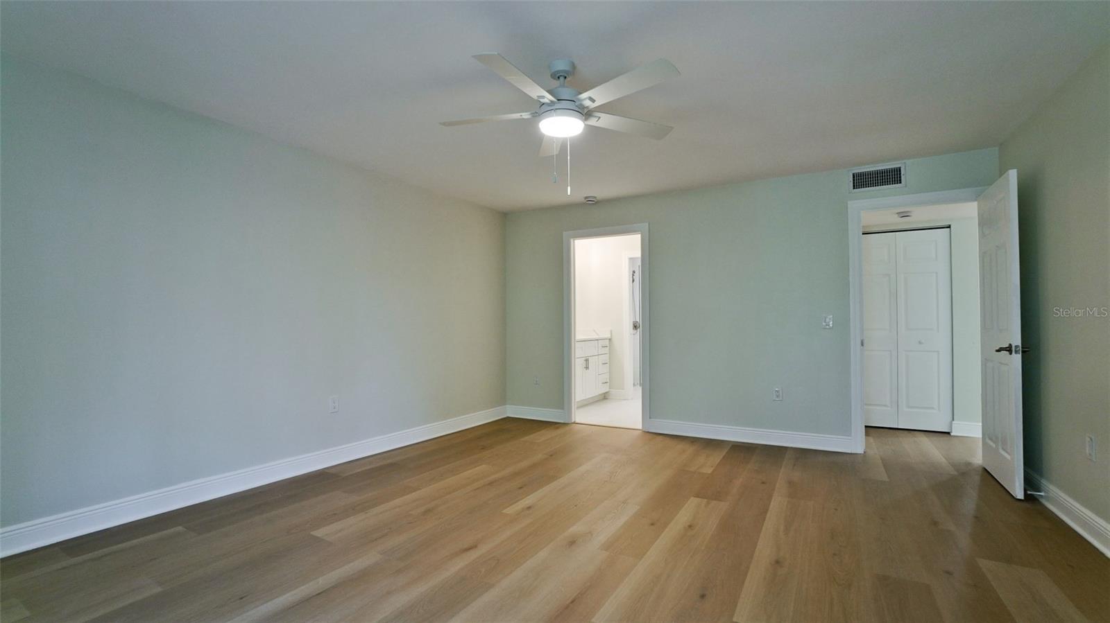 Image 24 of 28 For 542 542 Lakeside Drive 542