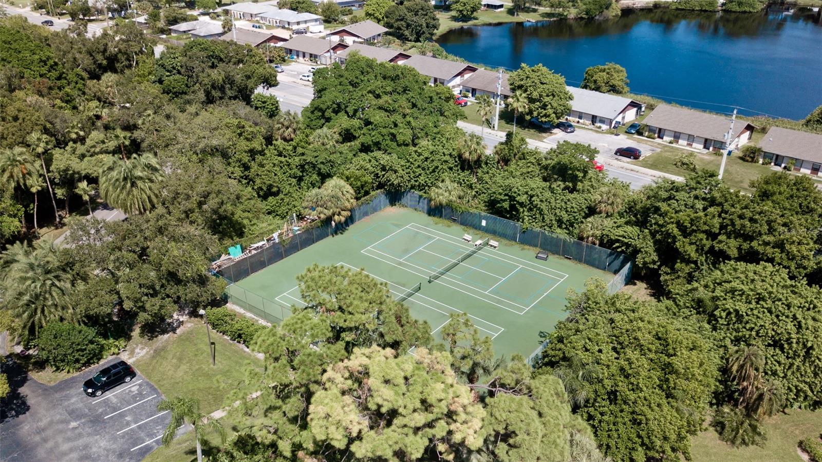 Image 6 of 28 For 542 542 Lakeside Drive 542