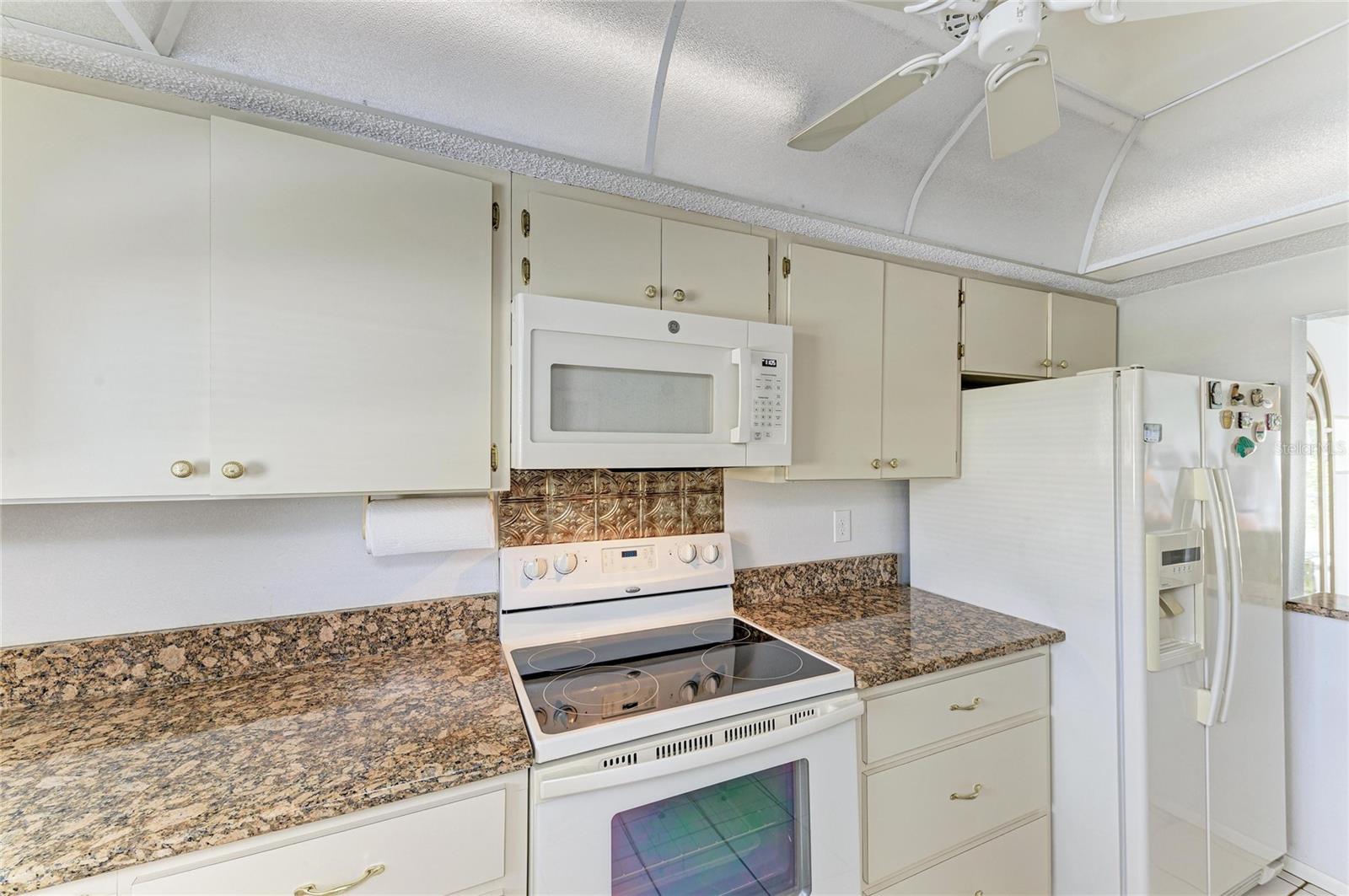 Image 14 of 40 For 3983 Maceachen Boulevard 424