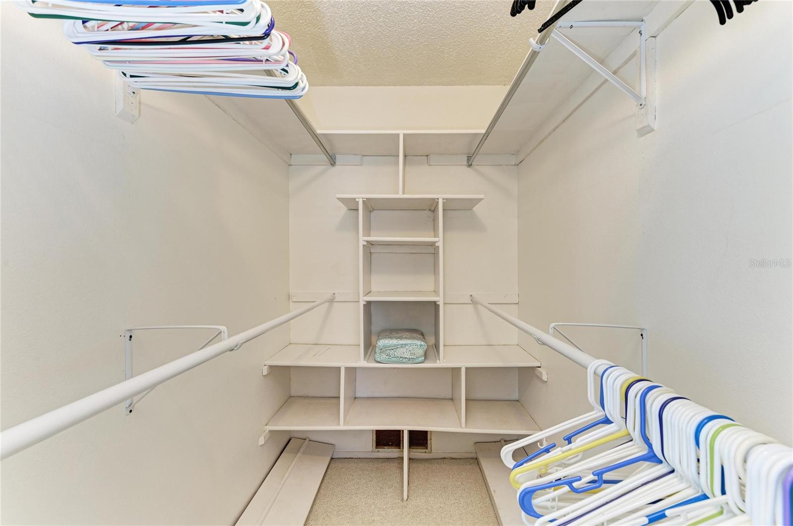 Image 25 of 40 For 3983 Maceachen Boulevard 424