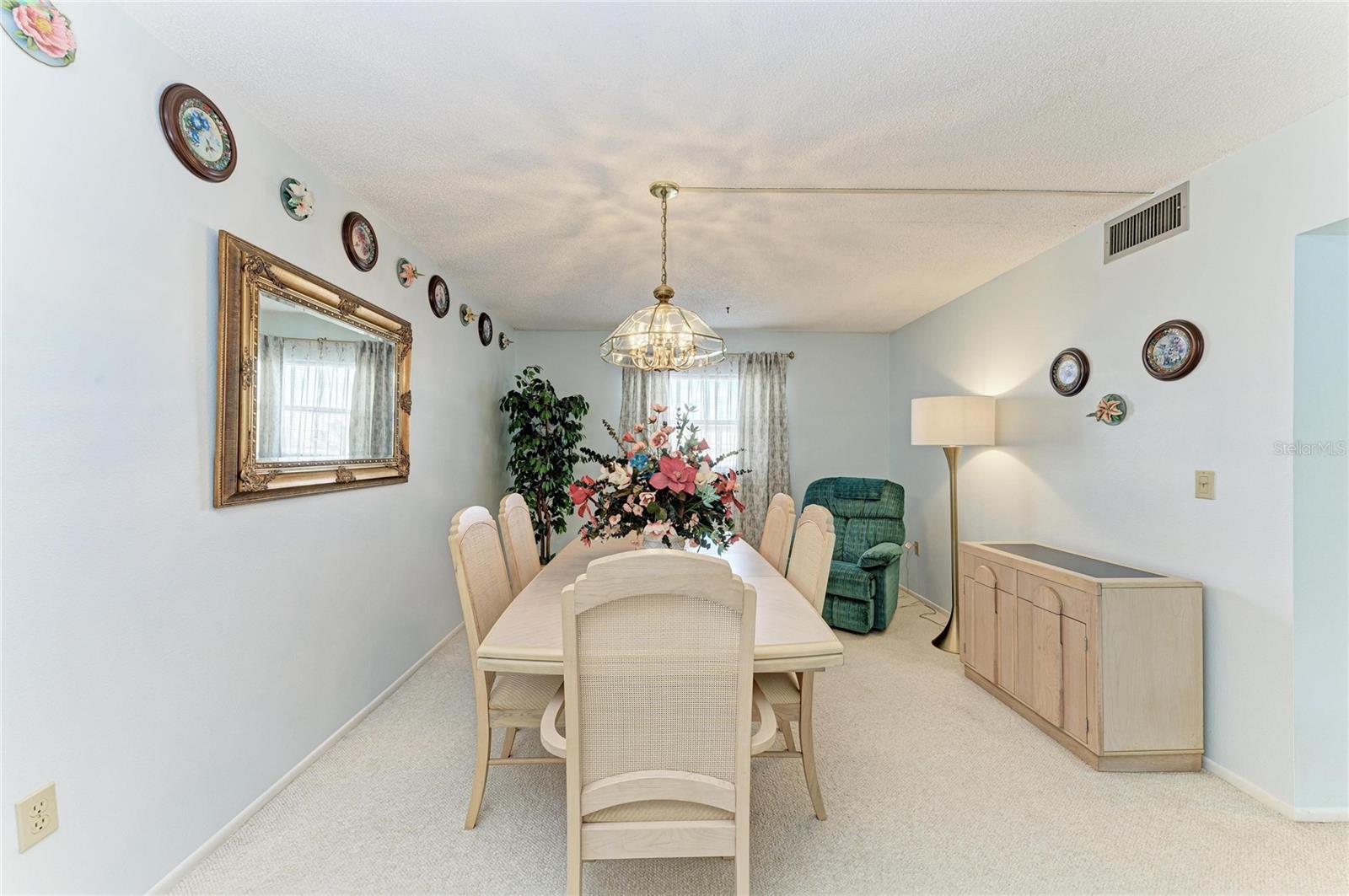 Image 3 of 40 For 3983 Maceachen Boulevard 424