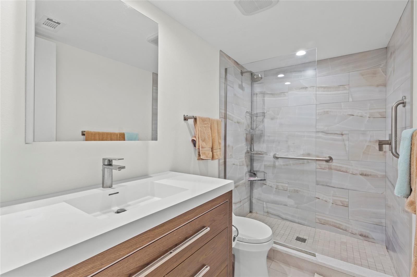 Image 18 of 39 For 1633 Boathouse Circle 232