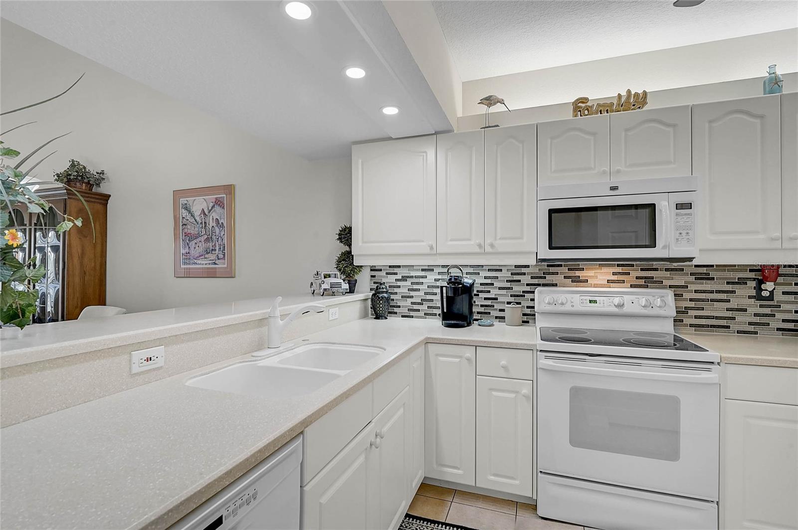 Image 9 of 48 For 414 Laurel Lake Drive 204