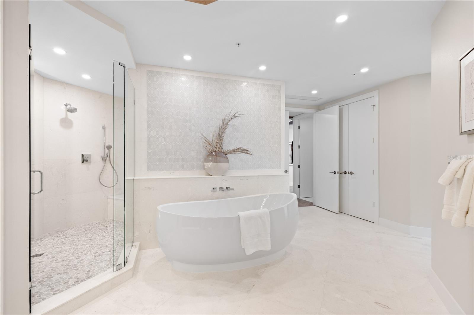 Image 39 of 75 For 415 L Ambiance Drive A701